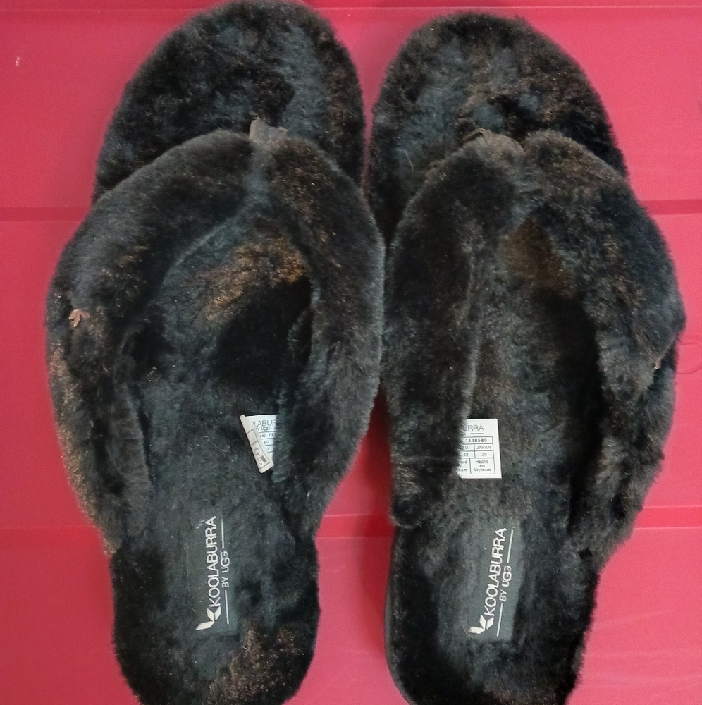 Koolabara by UGG thong slippers